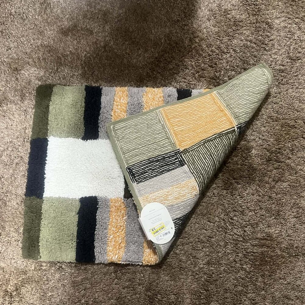 Brand New with Tags 20"x32" Modern Colorblock Tufted Bath Rug - Threshold. - Picture 3 of 3